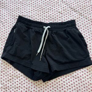 Vuori halo performance short